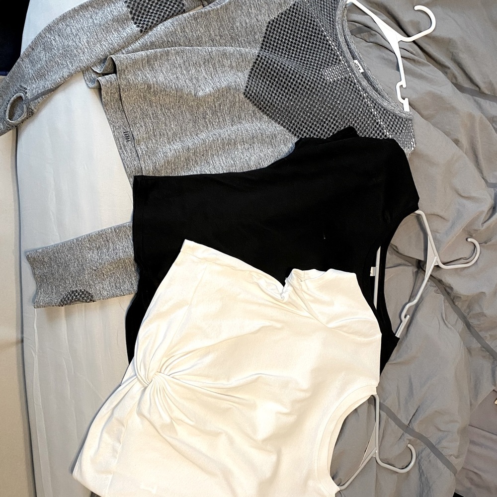 Athletic crop top set/workout shirts